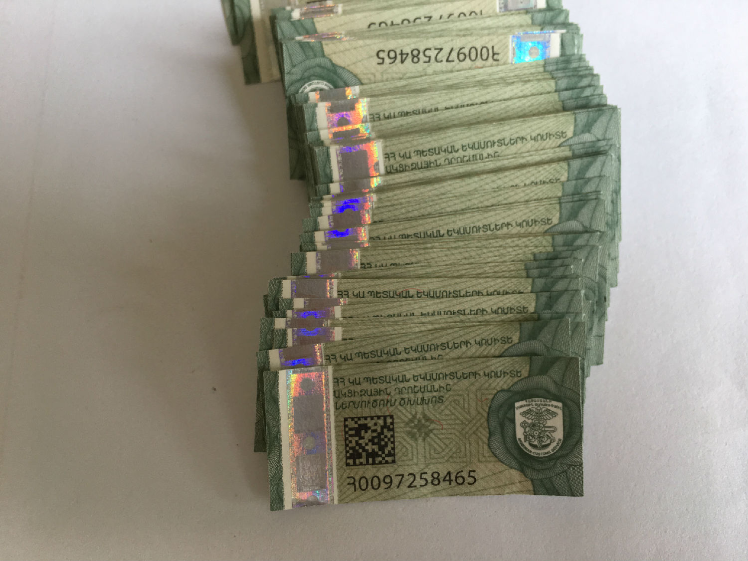 法国意大利 英国奢侈品防伪标签-俄罗斯酒防伪标签_吉尔吉斯坦酒标制作_哈萨克斯坦_隐形防伪标签_印刷_彩色二维码_综合_二维码_厂家_华鑫防伪高端产品身份标识管家!